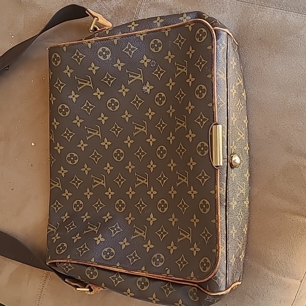 Louis Vuitton Monogram Crossbody Bag in Brown